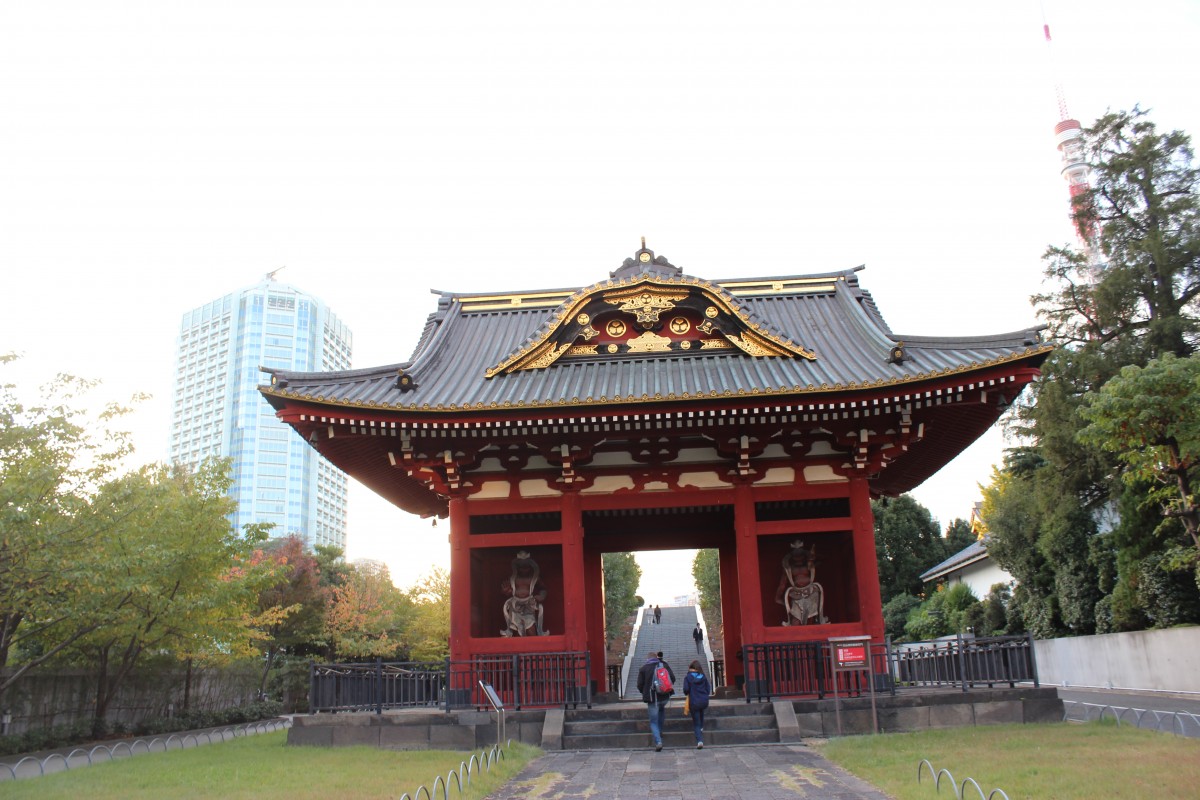 芝公園のすぐとなりには、増上寺というお寺が一帯を占めます。
