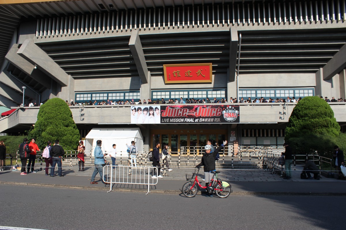 武道館にやってきました！この日はアイドルのイベントで長蛇の列ができていました。